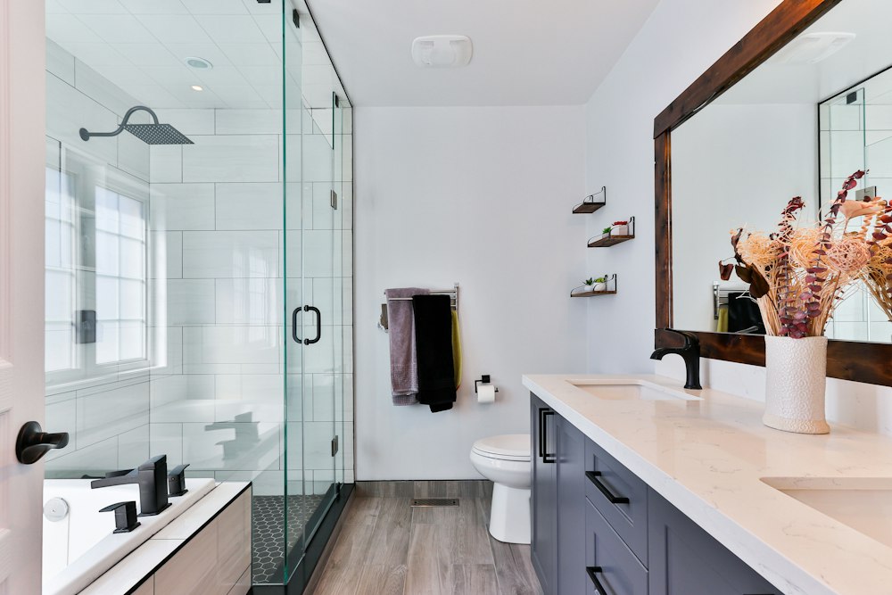 Walk-in shower & vanity details: Tile, glass, storage & finish selections