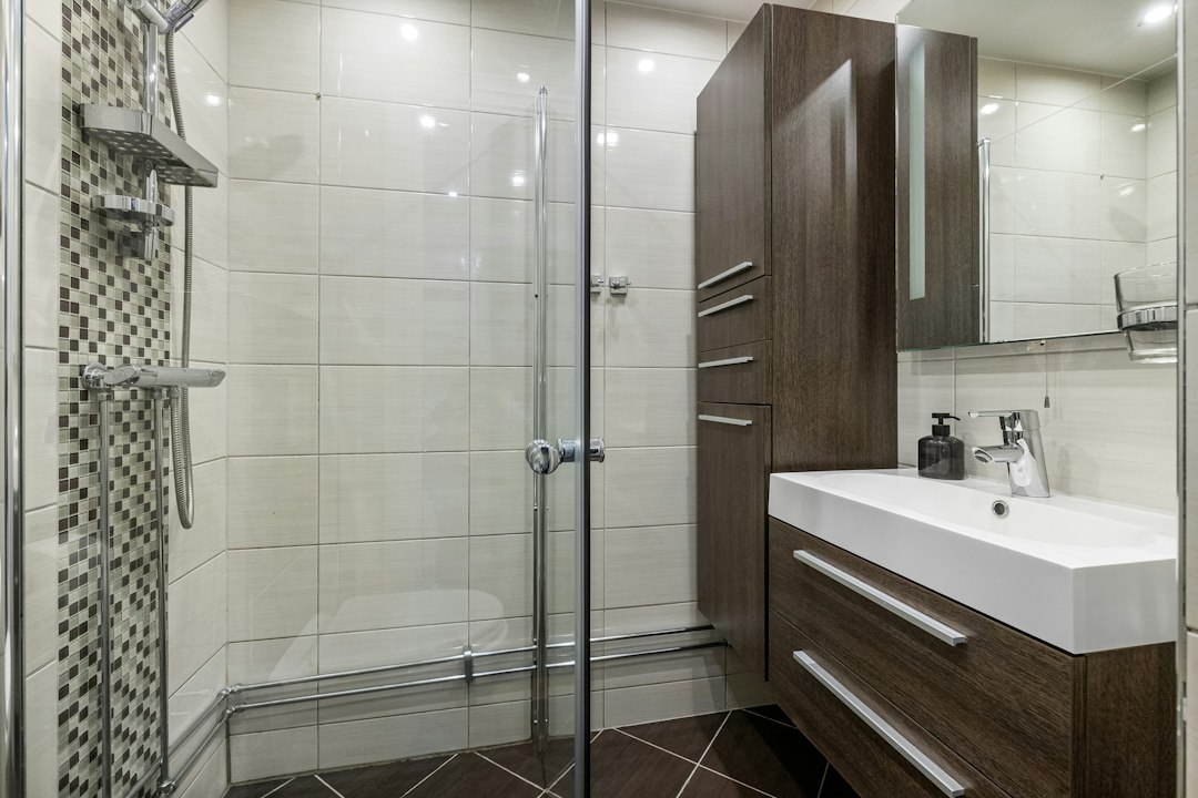 Tile shower & vanity